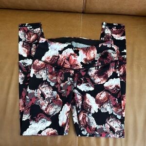 Red and White Abstract Pattern Leggings